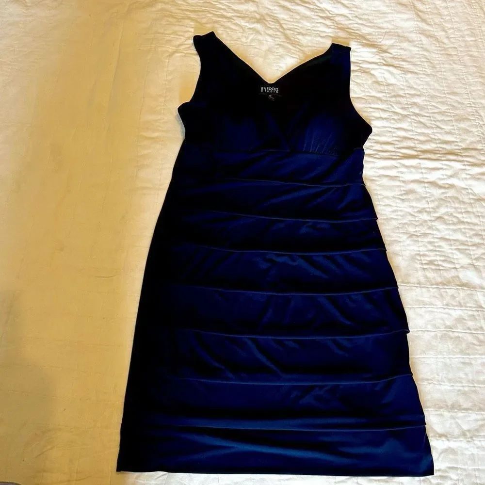 En Focus size 12 blu midi dress tiered ruffles up front v neck Bodycon EUC